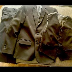 Boys Van Heusen 3 pc black suit, size 12- jacket, pants, vest - worn once